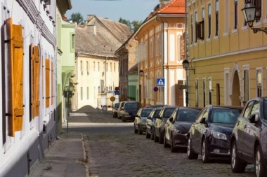 SKANDAL NA PARKINGU U NOVOM SADU! “Ako se ovako parkiraš..." (FOTO)
