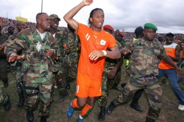 FUDBALER KOJI JE ZAUSTAVIO RAT! Didije Drogba je tog dana pokazao šta znači biti HEROJ NACIJE!