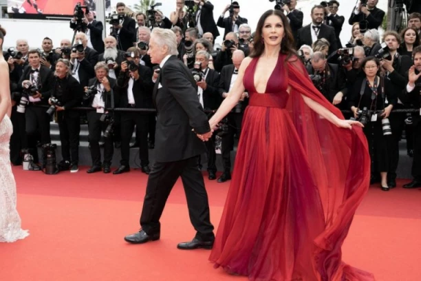 Jedan TIKET joj je zauvek promenio SUDBINU: Ketrin je bila LEPOTICA koja je mogla da bira, a udala se za njega! (FOTO)