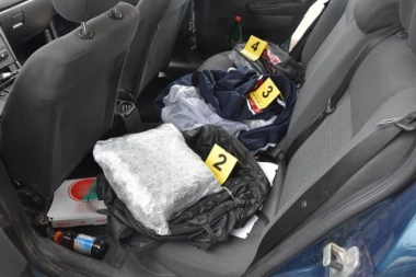 PALI DILERI IZ SUBOTICE I ZRENJANINA! Imali više od tri kilograma droge - POLICIJA SVE ZAPLENILA! (FOTO)
