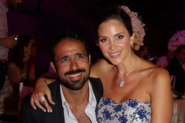 BIVŠA MISICA stigla u Srbiju u stilu prave SULTANIJE: Niko ne može da skloni pogled sa njenog skupocenog NAKITA! (FOTO)