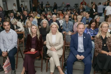 GLAS ZAJEDNICE KOJA SE RAZUME POGLEDOM I ZNAKOM! U Kruševcu obeležena Međunarodna nedelja gluvih i 70 godina saveza (FOTO)