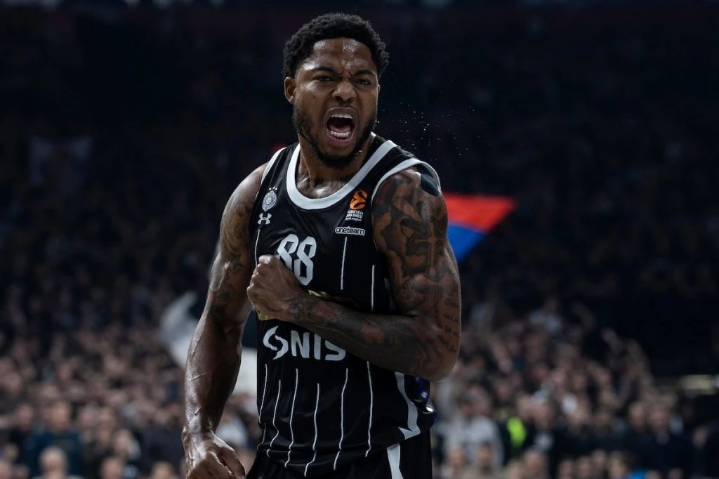 OGLASIO SE TAJRIK DŽONS: Jedan potez posle meča s Bajernom iznerviraće sve grobare!