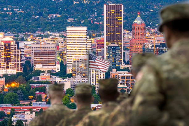 PORTLAND POD OPSADOM: Tramp prekršio zakon i objavio vojnu akciju!