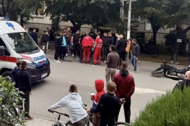 OBOREN MOTOCIKLISTA U NOVOM PAZARU! Sudario se sa automobilom i završio na zemlji - POLICIJA NA LICU MESTA!