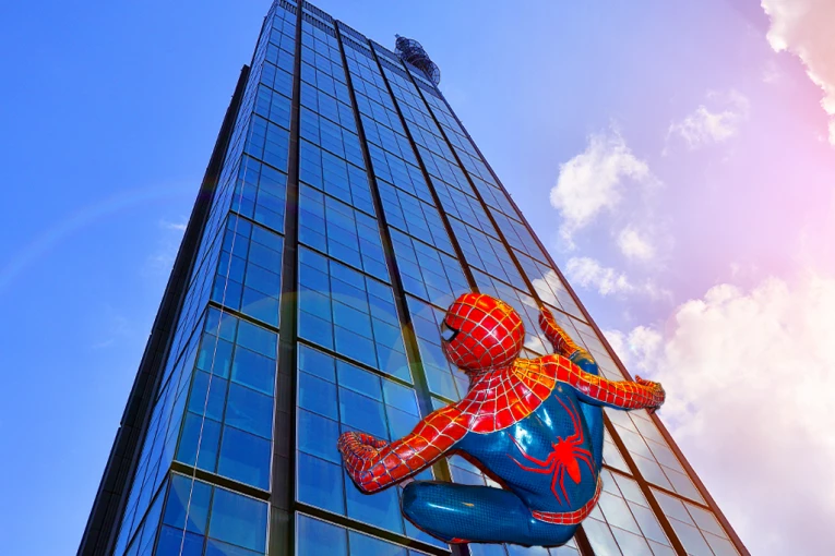 UHAPŠEN "SPAJDERMEN": Osvojio najvišu zgradu Evrope, pa završio iza rešetaka! (VIDEO)