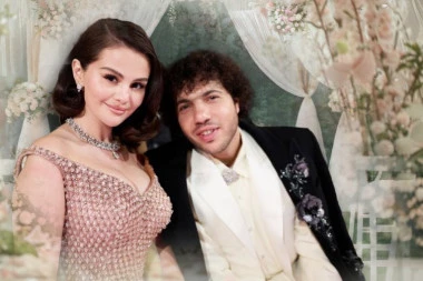 UDALA SE POPULARNA PEVAČICA! Sudbonosno "da" izgovorila na TAJNOJ ceremoniji u venčanici iz RAJA: Cvetni halteri, korset, čipkaste ruže... (FOTO)