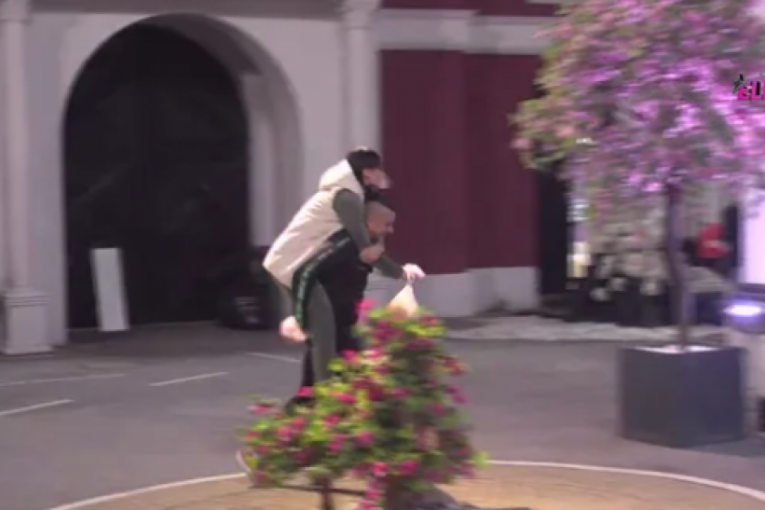 Mina Vrbaški jaše Terzu u Eliti 