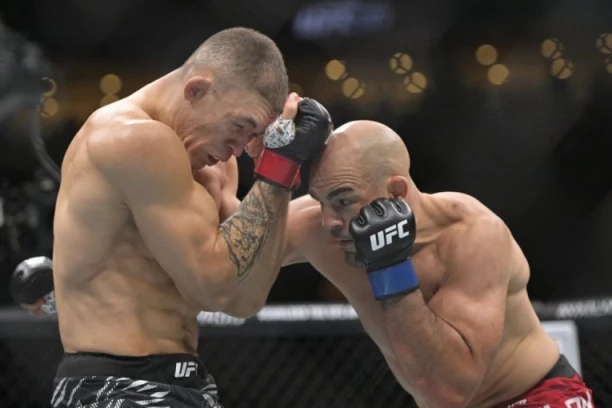 HRVAT BRUTALNO UGUŠEN - NIJE MU BILO DOBRO: Pogledajte jedan od najbrutalnijih poteza godine u MMA! (VIDEO)