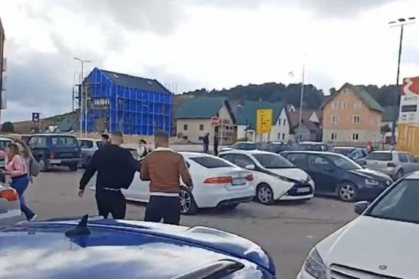 ŽENA VRIŠTI, DECA PLAČU I TRESU SE OD STRAHA: Stravičan napad - NEZAPAMĆEN INCIDENT!