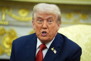 "ONI SMRDE! NE ŽELIMO SMEĆE KOD NAS": Tramp JEZIVO UVREDIO ceo narod! Ovo mu niko nikad neće oprostiti