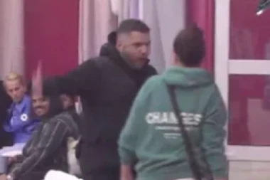 KARAMBOL U BELOJ KUĆI: Asminu popustile kočnice, upao u žestok KLINČ sa učesnicima - ZAURLAO iz petnih žila!