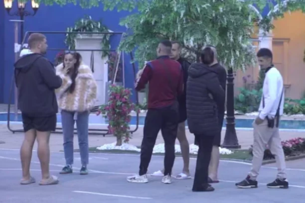 ZVANIČNO NAPUSTILE BELU KUĆU - Veliki šef obavestio sve, OBEZBEĐENJE ih izvelo!