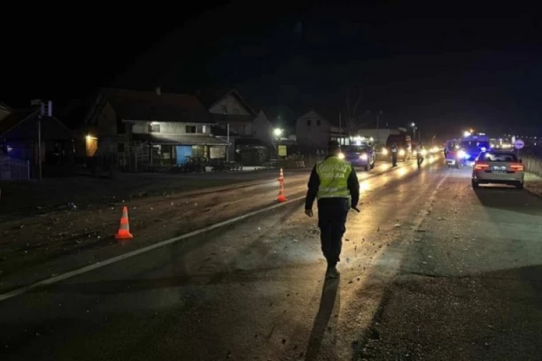 MUŠKARAC TEŠKO POVREĐEN U DIREKTNOM SUDARU! Drama u Čačku - POLICIJA I HITNA POMOĆ ODMAH REAGOVALE!