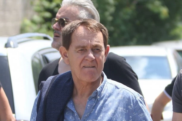 ZABRINJAVAJUĆI SNIMCI KEMALA MALOVČIĆA! Lede krv u žilama, legendarni pevač jedva stoji! (VIDEO)