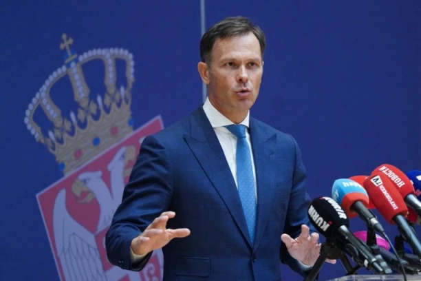 "TO NISU KINESKI PUTEVI, TO SU SRPSKI PUTEVI“ Oštar odgovor Siniše Malog Nikeziću: Naši građani njima voze, a to su putevi koji ostaju generacijama iza nas