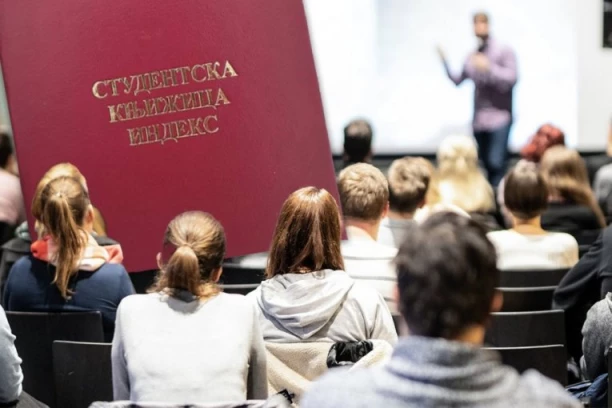 STUDENTI, PROVERITE SVOJE RAČUNE! Oglasilo se ministarstvo, novac je legao DANAS!