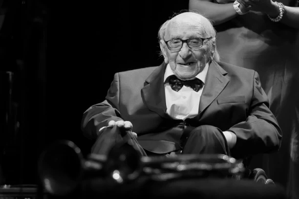 BOGATA KARIJERA SLAVNOG BUBIŠE! Naš legendarni muzičar umro u 102. godini, svi ćemo pamtiti OVO!