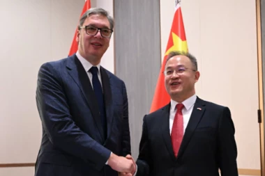 "SRBIJA I KINA NASTAVLJAJU ZAJEDNO - ZA MIR, RAZVOJ I BOLJI ŽIVOT GRAĐANA!" Vučić na prijemu povodom 76. godišnjice osnivanja NR Kine! (FOTO, VIDEO)