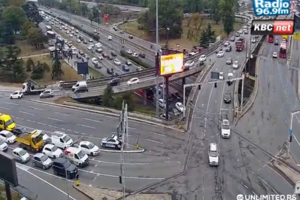 NA GAZELI NEMA IGLA GDE DA PADNE! Kritično jutros na nekoliko lokacija, SPREMITE SE DA MILITE BEOGRADSKIM ULICAMA! (FOTO)