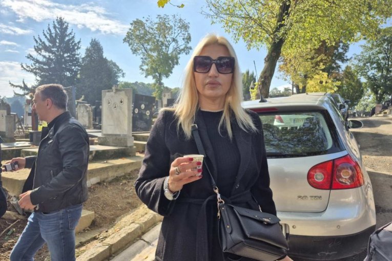 Jovana Tipšin na grobu Tome Zdravkovića