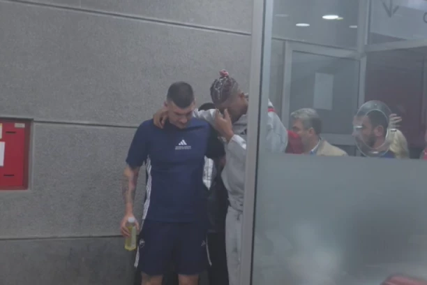 POTRESNE SCENE U ARENI: Rivero ne može sam da hoda, bio je utučen nakon povrede! (VIDEO)