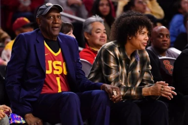 POBEDIO JE SISTEM, A ONDA VODIO DUGU POROČNU BORBU! Briljirao je na terenu, pomogao Kobiju i Džejmsu, pamte se partije sa Dalipagićem - NJEGOV ŽIVOT JE FILMSKA PRIČA!