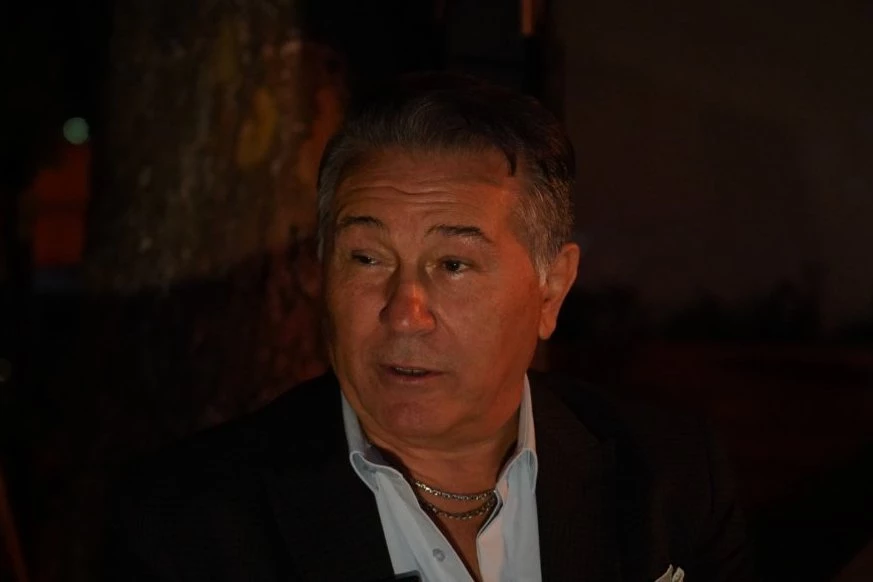 "PLAĆAO SAM ALIMENTACIJU, A DETE MOŽDA NIJE MOJE!" Halid Muslimović ogolio dušu u knjizi, pa raskrinkao bivšu ženu: "Saznao sam stravičnu istinu!"