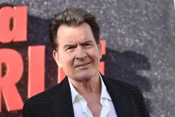 TVRDI DA JE SPAVAO SA 47.000 ŽENA, NEVINOST IZGUBIO POMOĆU PLATNE KARTICE! Buran život Čarlija Šina!