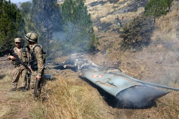 SRUŠIO SE AVION PAR TRENUTAKA NAKON POLETANJA! Ima mrtvih, letelica se ZAPALILA I UGLJENISALA!