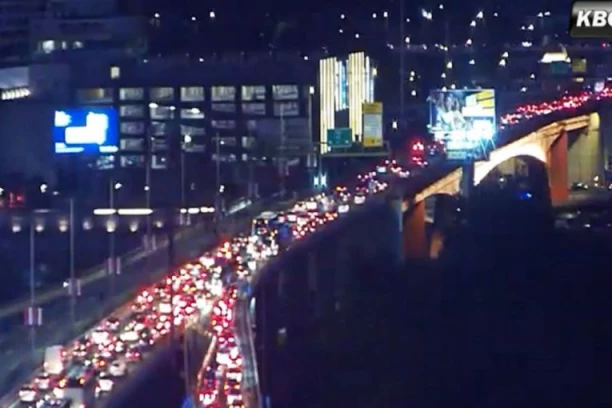 BLOKIRANA GAZELA! Beograđane opet terorišu blokaderi! NJIH PEDESETAK NAPRAVILO HAOS!