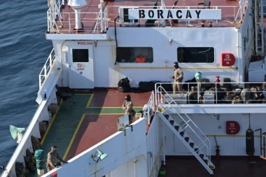 OPASAN EKCES U VODAMA ATLANTIKA: Francuska vojska zauzela ruski brod - povezan sa incidentima u Evropi (VIDEO)