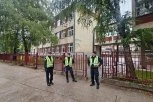DOJAVE O BOMBAMA U ŠKOLAMA ŠIROM SRBIJE! Učenici evakuisani, policija na terenu!
