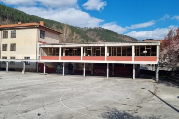 "DUBOKO ZABRINJAVA SAZNANJE DA NEKO OVO RADI!" Oglasili se iz Pokrajinske vlade povodom dojava o bombama u školama!