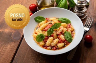 UKUSAN MANASTIRSKI RUČAK OD SAMO TRI SASTOJKA: Nećete verovati kako od krompira, brašna i soli nastaje starinski obrok koji osvaja generacije