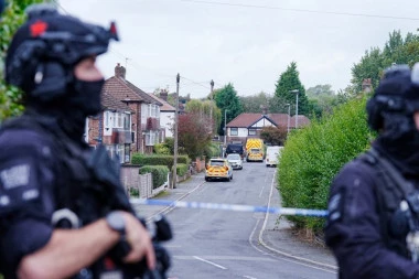 POLICIJA UHAPSILA ŠEST OSOBA: Odmotava se klupko napada u Mančesteru (VIDEO)