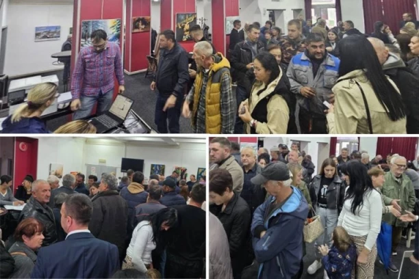 GUŽVE ZA VUČIĆA U MIONICI! Građani masovno čekaju u redovima kako bi dali potpise za SNS (FOTO, VIDEO)