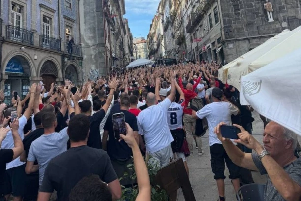 KRENUO KORTEO ZVEZDINIH NAVIJAČA U PORTU: Crveno-beli će imati ogromnu podršku! (VIDEO)