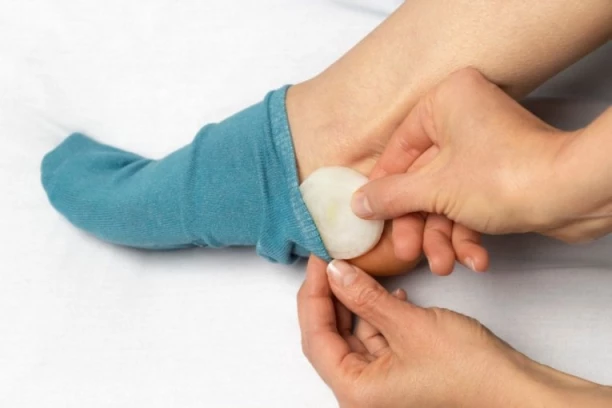 Prespavala je sa CRNIM LUKOM u čarapama: Ujutru nije mogla da veruje očima, ovaj TRIK Kinezi koriste 1.000 godina