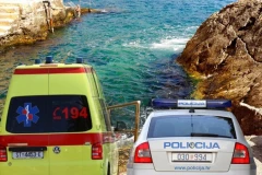 PALO DRVO NA PLAŽI NA JADRANU, MEĐU POVREĐENIMA I DECA! Horor na licu mesta