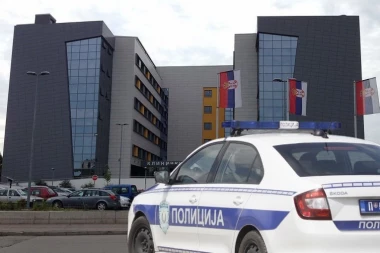 POZNATO STANJE LESKOVČANKE KOJOJ JE ZET SEKIROM RAZBIO GLAVU! Nakon svađe pokušao da ubije taštu!