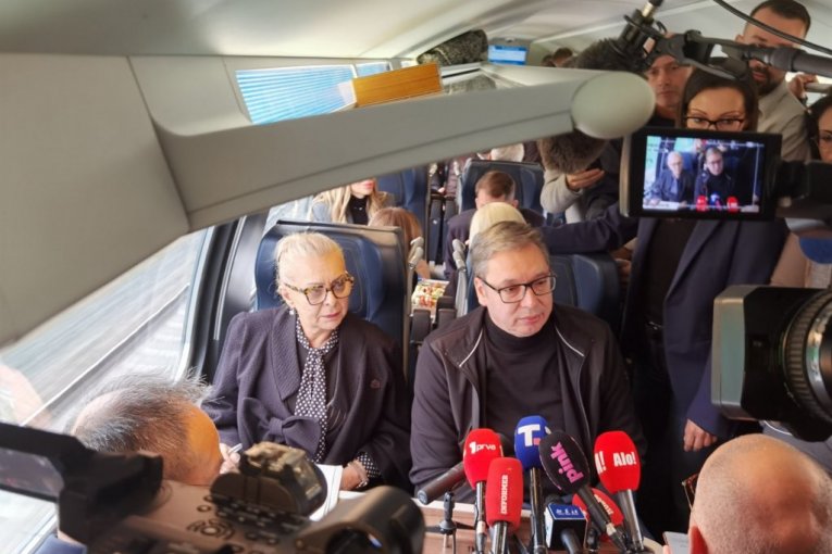 TUŽNA PRIČA, SAMO JOŠ FALI DA KAŽU DA BI JAHALI POPOVE! Vučić za Republiku o napadima blokadera na Crkvu!