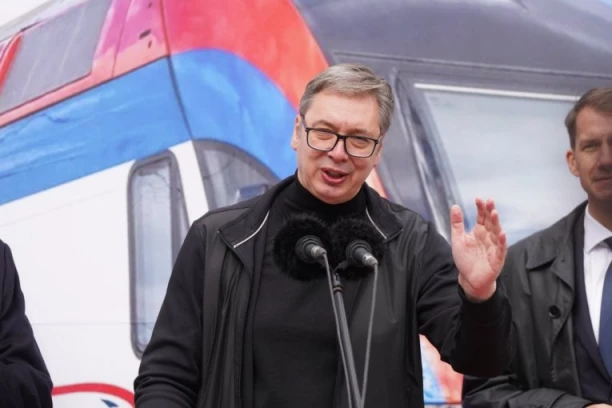 NEĆE BITI BENZINA U KANTICAMA! Vučić poslao bitnu poruku građanima: Suviše sam odgovoran čovek da bih tako nešto dozvolio (VIDEO)