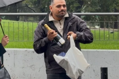 RAZVELI SE BORA SANTANA I MILICA KEMEZ! Učesnik "Elite" otvorio ŠAMPANJAC, pa napravio haos, obezbeđenje se ne odvaja od njega! (VIDEO)