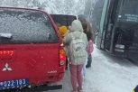 DRAMA NA DIVČIBARAMA! Autobusi puni đaka zaglavljeni u snegu! Spasioci reagovali u poslednjem trenutku (FOTO)