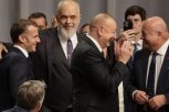 RAMA, MAKRON I ALIJEV ISMEVALI TRAMPA: Oglasio se albanski premijer da "izgladi stvar" (VIDEO)