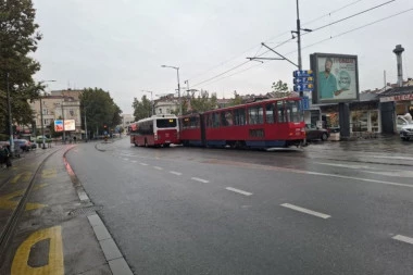 POKVAREN TRAMVAJ NA NOVOM BEOGRADU! Polako se gomilaju vozila u Jurija Gagarina!