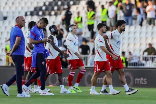 SPORTISSIMO PAPARACO: Evo šta rade sudije pred meč Zvezde i Brage