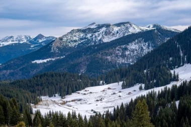 DRAMA U CRNOJ GORI! Nakon velikog snega spasioci pokušavaju da dopru do zavejanih