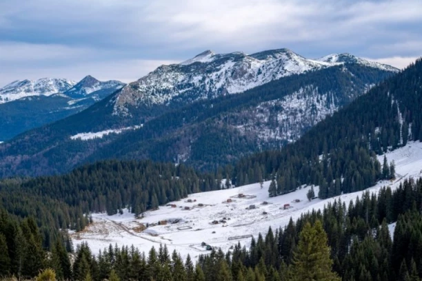DRAMA U CRNOJ GORI! Nakon velikog snega spasioci pokušavaju da dopru do zavejanih